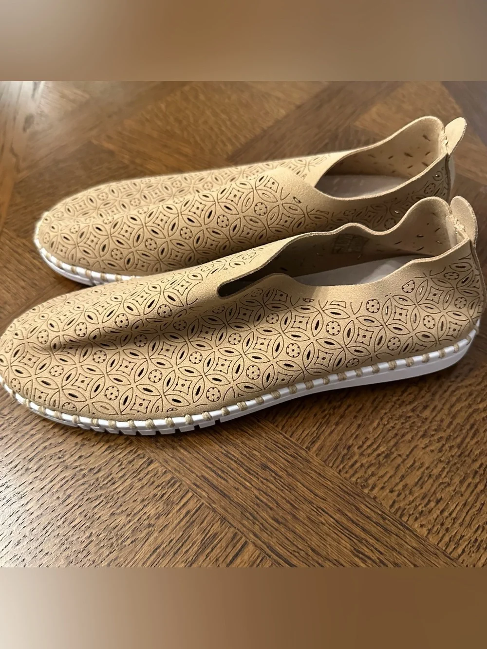 Grunland Re-soft Women’s Tan Laser-Cut Slip-On Loafers sz 37 or 7